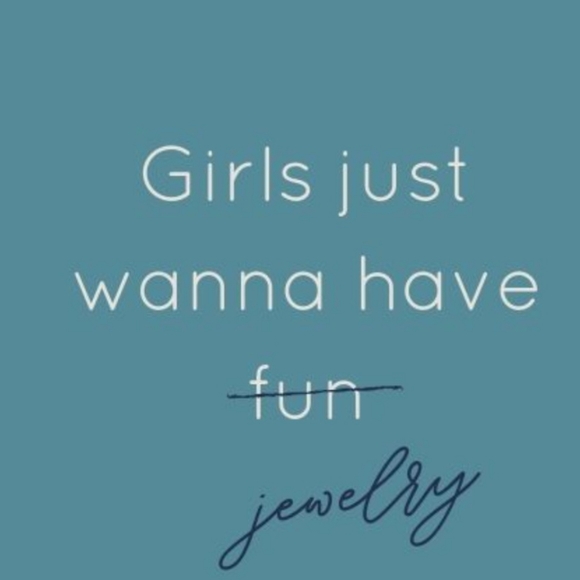 Beautiful hook dangles. NWT. Fast Ship. 4,000 Items Sold! 🏷SALE🏷 - Picture 4 of 4